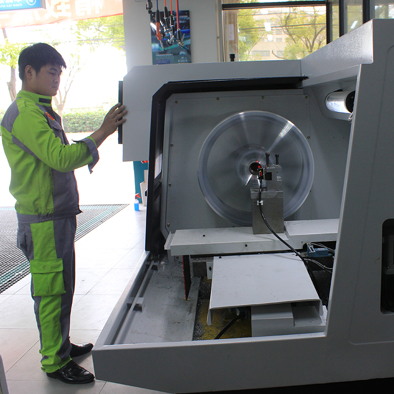 The performance of high quality wheel repair machine